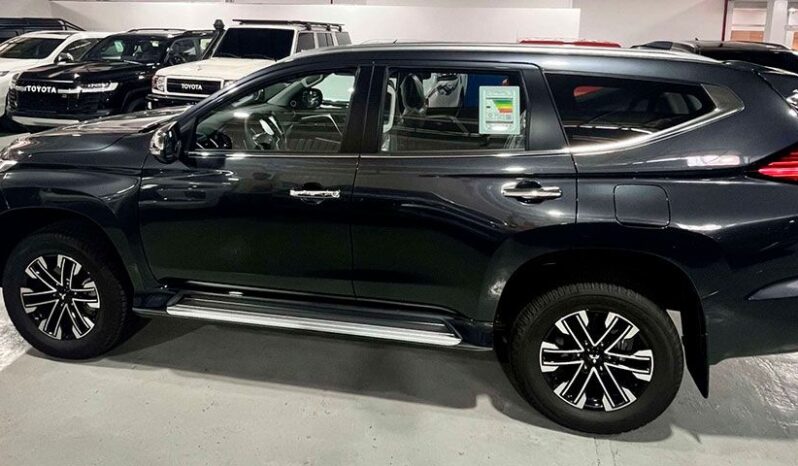 
								Mitsubishi Montero Sport top of the line full									