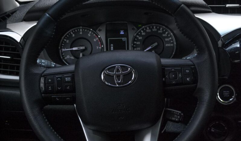 
								Toyota Hilux full									