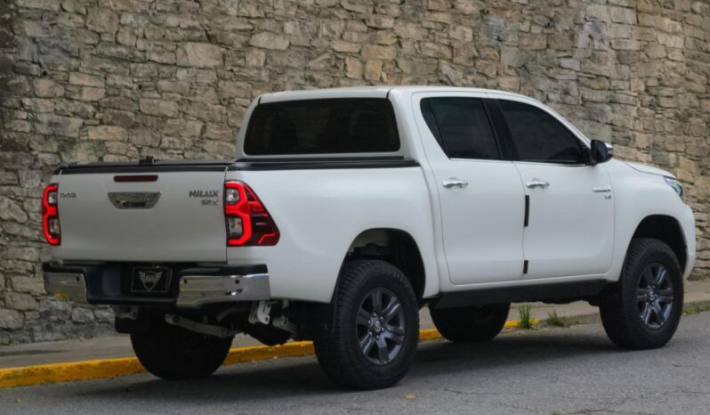 
								Toyota Hilux full									